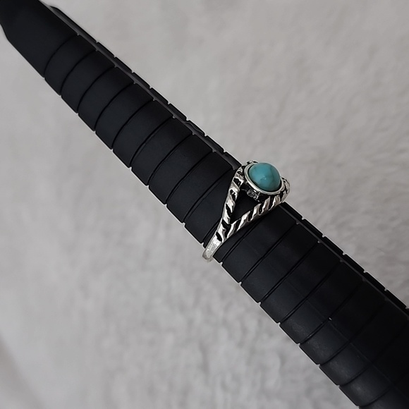 Faux Turquoise and Silver Plated Fashion Ring - Picture 4 of 5